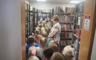 Wizyta przedszkolak&oacute;w w bibliotece z okazji Tygodnia Bibliotek 6