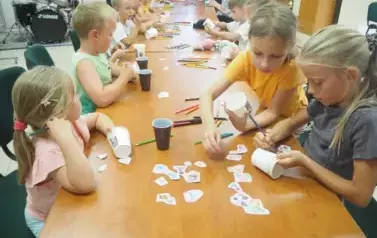 "Zabawy w dżungli śmiechu" - wakacje w GOKiS 8