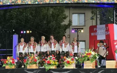 Gala Piosenki Biesiadnej i Podw&oacute;rkowej Ożar&oacute;w 2025 5