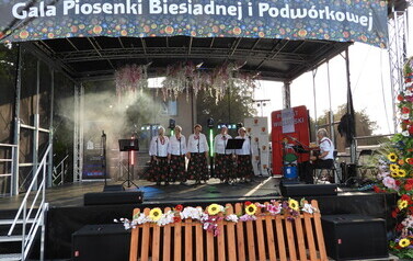 Gala Piosenki Biesiadnej i Podw&oacute;rkowej w Ożarowie 4