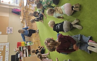 Dzień jabłka i Dzień głośnego czytania z przedszkolakami z Białej 3