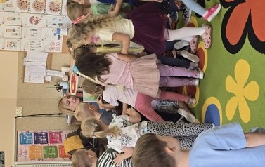 Dzień jabłka i Dzień głośnego czytania z przedszkolakami z Białej 7