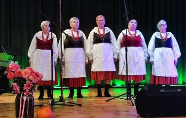 XVI Powiatowy Przegląd Ch&oacute;r&oacute;w i Zespoł&oacute;w Śpiewaczych  6