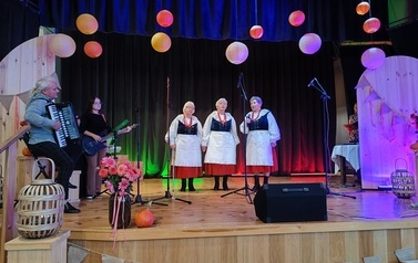XVI Powiatowy Przegląd Ch&oacute;r&oacute;w i Zespoł&oacute;w Śpiewaczych  9