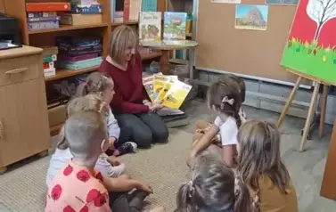 Przedszkolaki z wizytą w bibliotece - Młynisko 8