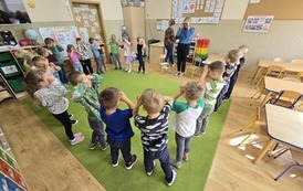 Dzień jabłka i Dzień głośnego czytania z przedszkolakami z Białej 6
